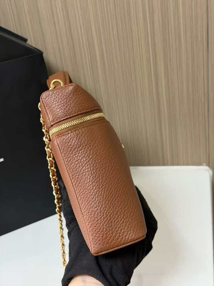 CHANEL 26A size 29cm