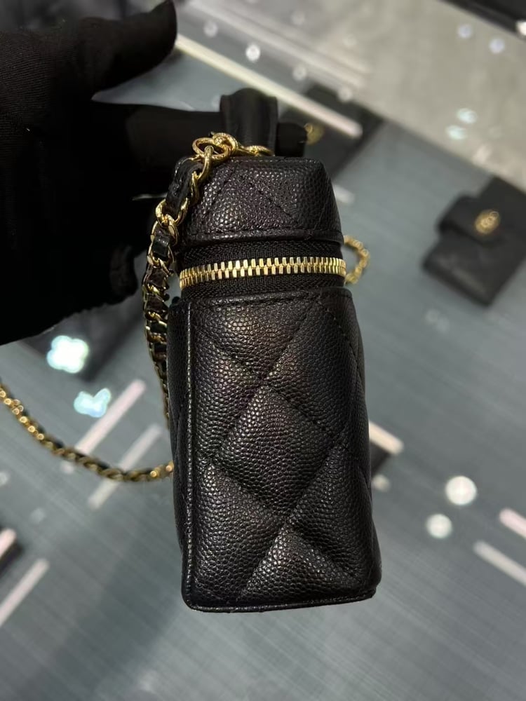 CHANEL 26P size 19.5cm
