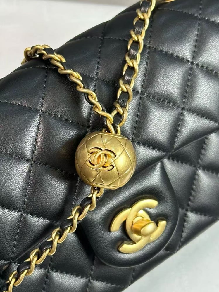CHANEL FLAP BAG size 20cm