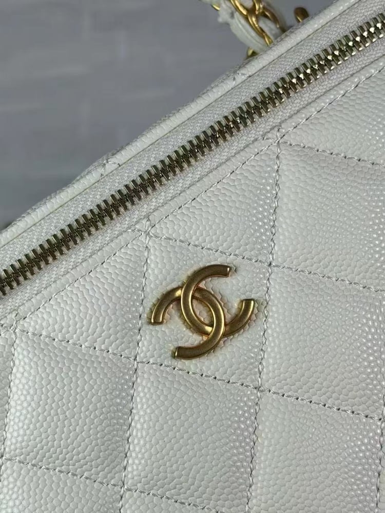 CHANEL 25P size 17.5cm