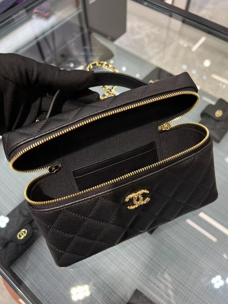 CHANEL 26P size 19.5cm