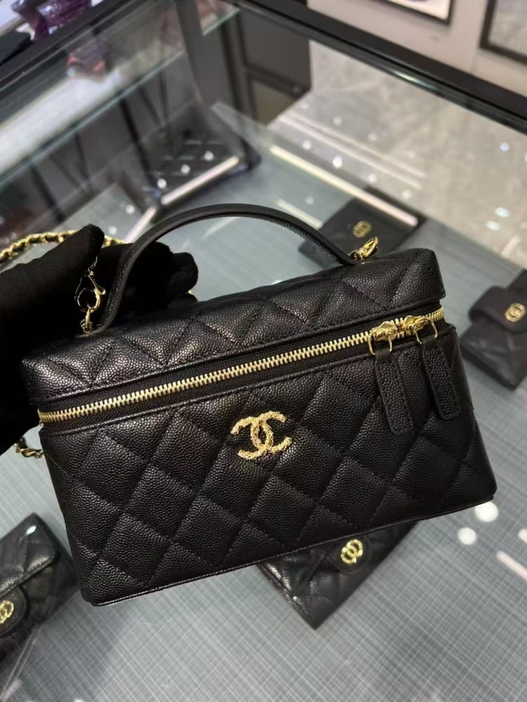 CHANEL 26P size 19.5cm