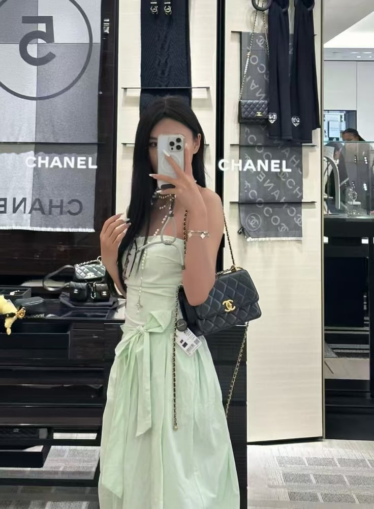 CHANEL 25s size 22cm