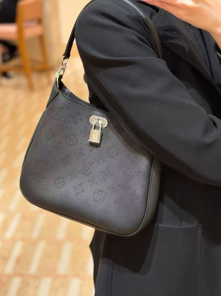 LOUIS VUITTON MONOGRAM size 25cm