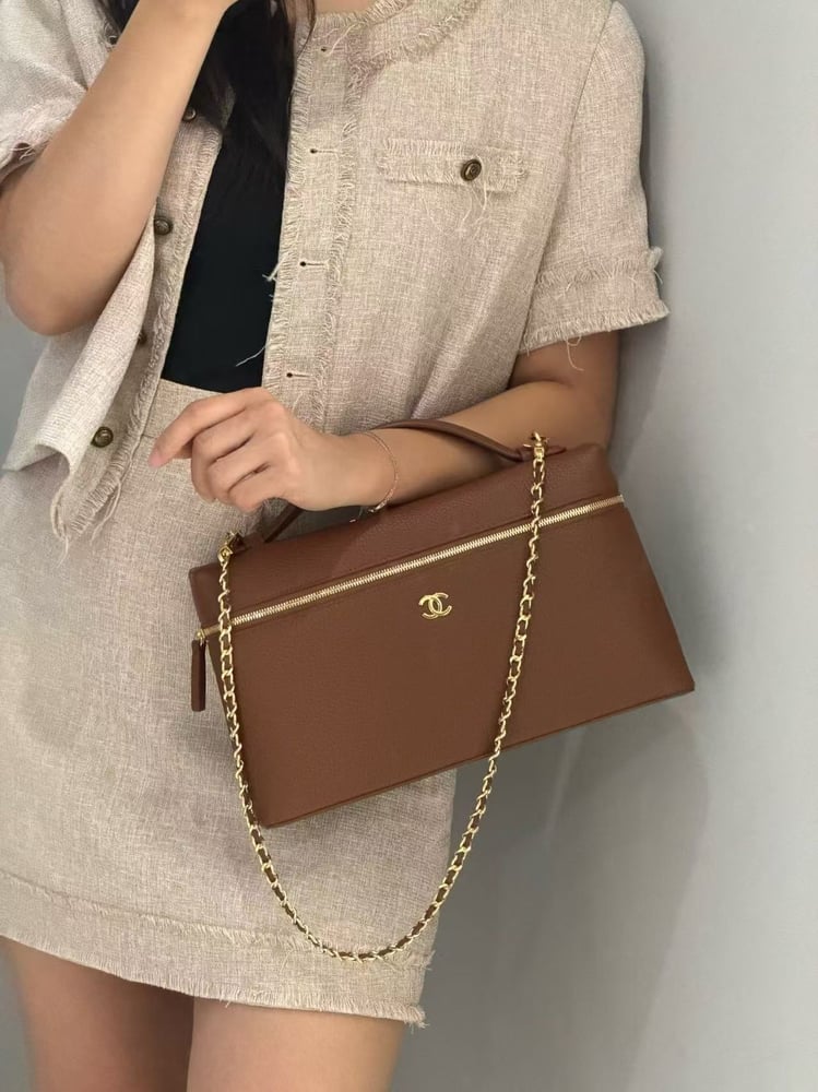 CHANEL 26A size 29cm