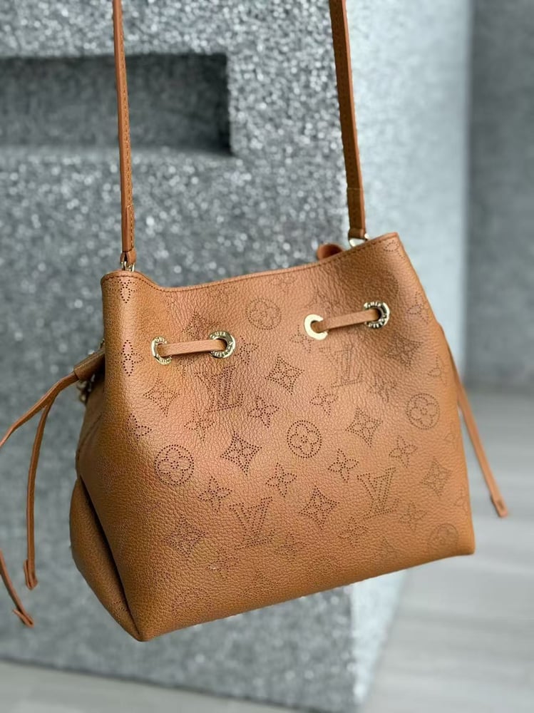 LOUIS VUITTON MONOGRAM size 22cm