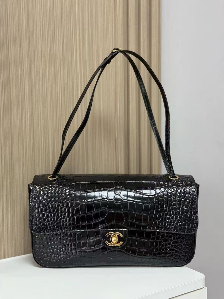 CHANEL 26A size 32cm