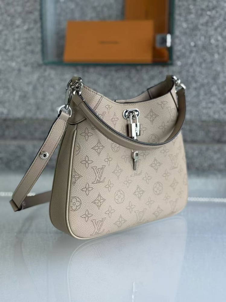 LOUIS VUITTON MONOGRAM size 25cm