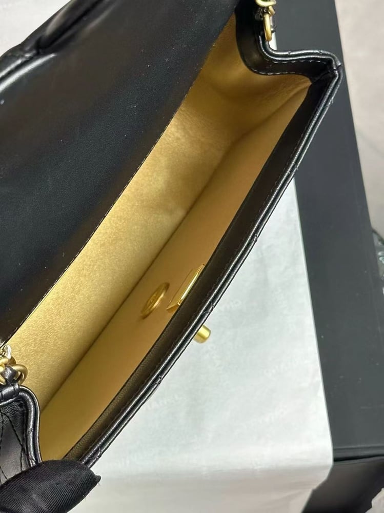CHANEL FLAP BAG size 20cm