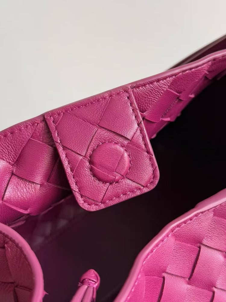 BOTTEGA VENETA Parachute size29.5cm