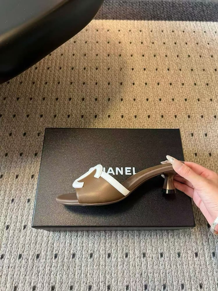 CHANEL KITTEN HEELS