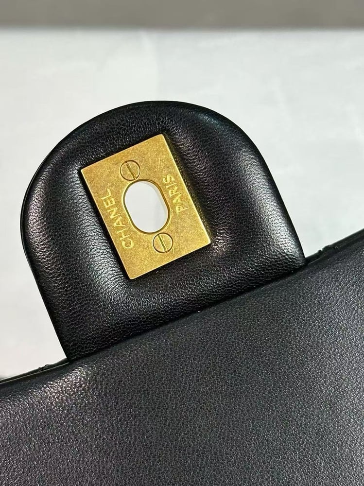 CHANEL FLAP BAG size 20cm