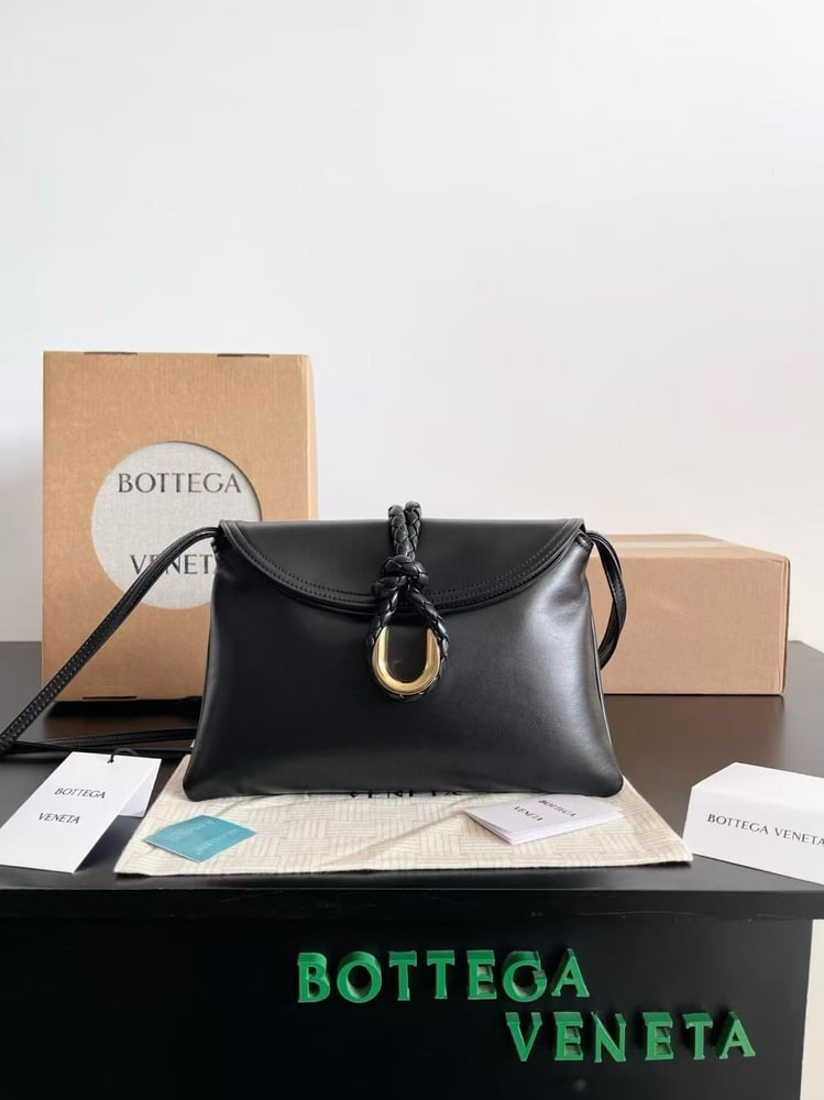 BOTTEGA VENETA Liberta size 27cm