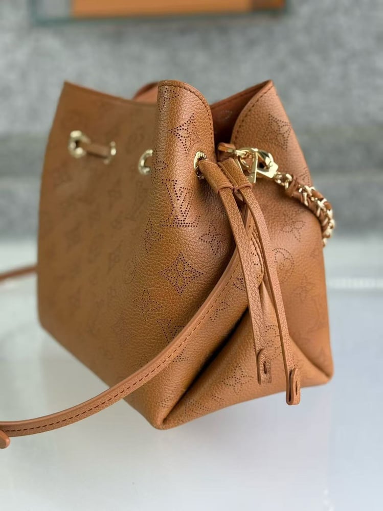 LOUIS VUITTON MONOGRAM size 22cm