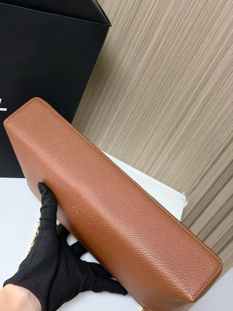 CHANEL 26A size 29cm