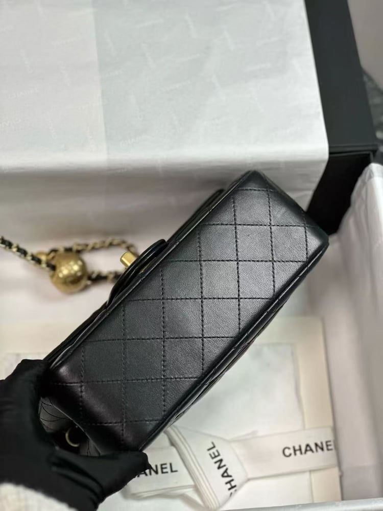 CHANEL FLAP BAG size 20cm