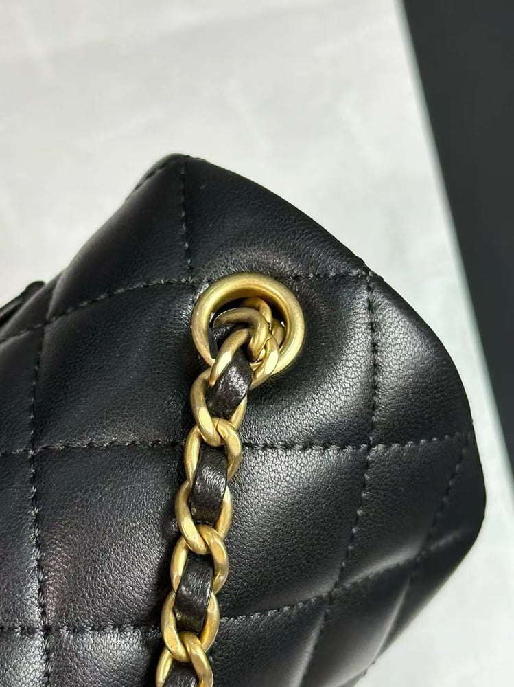 CHANEL FLAP BAG size 20cm