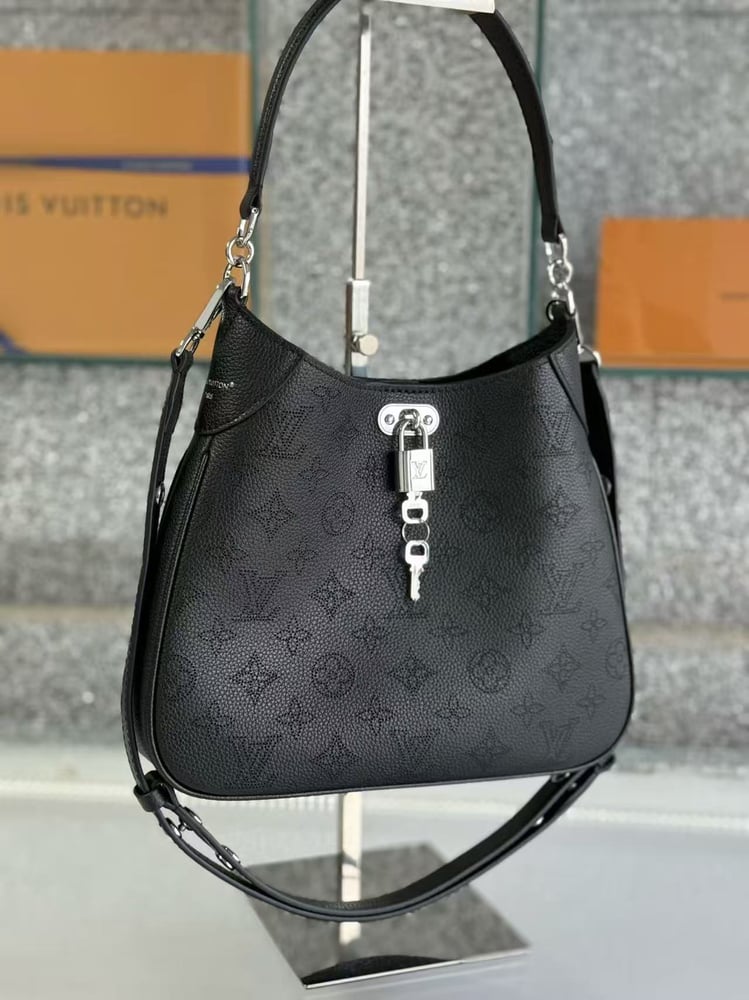 LOUIS VUITTON MONOGRAM size 25cm