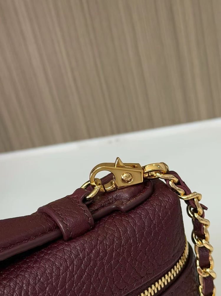 CHANEL 26A size 23cm