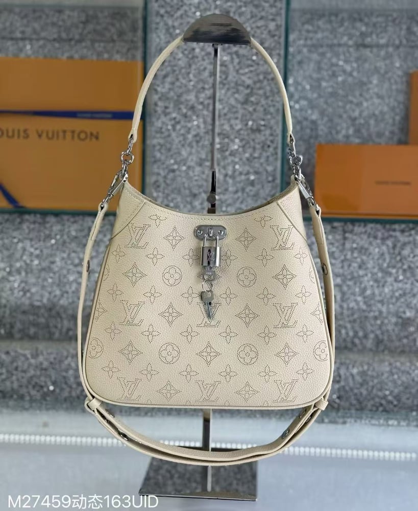 LOUIS VUITTON MONOGRAM size 25cm