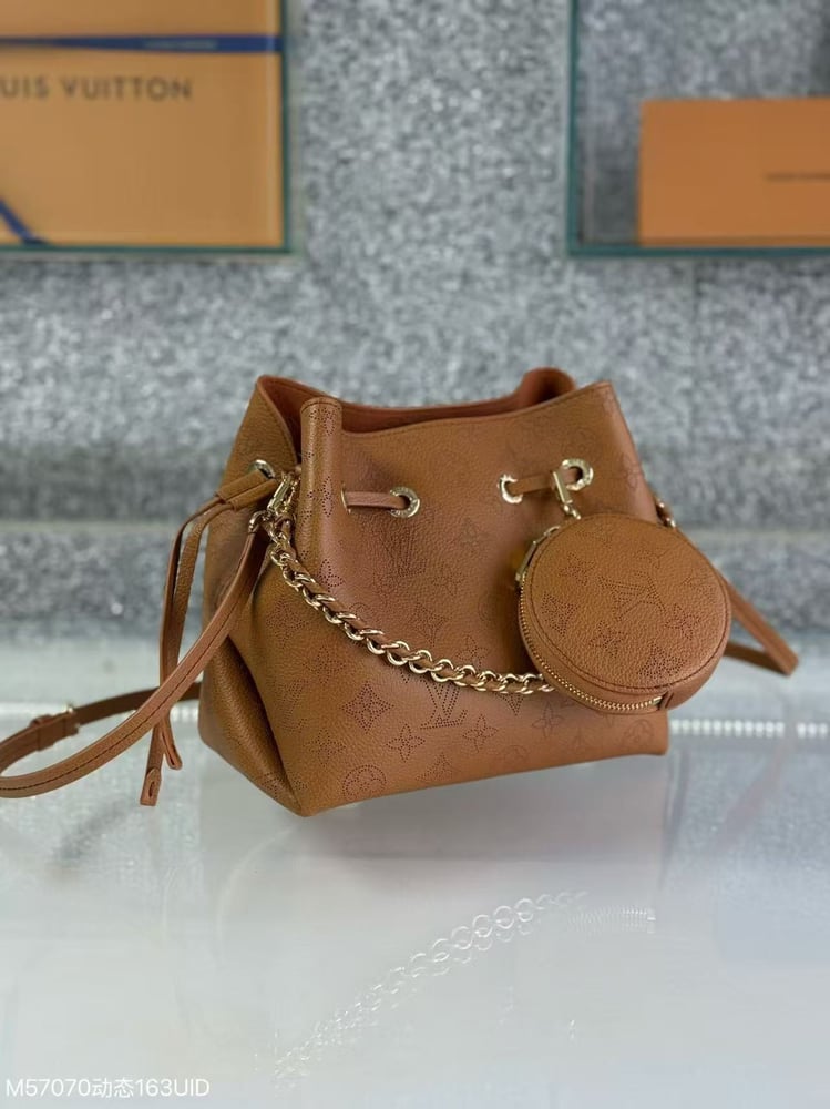 LOUIS VUITTON MONOGRAM size 22cm