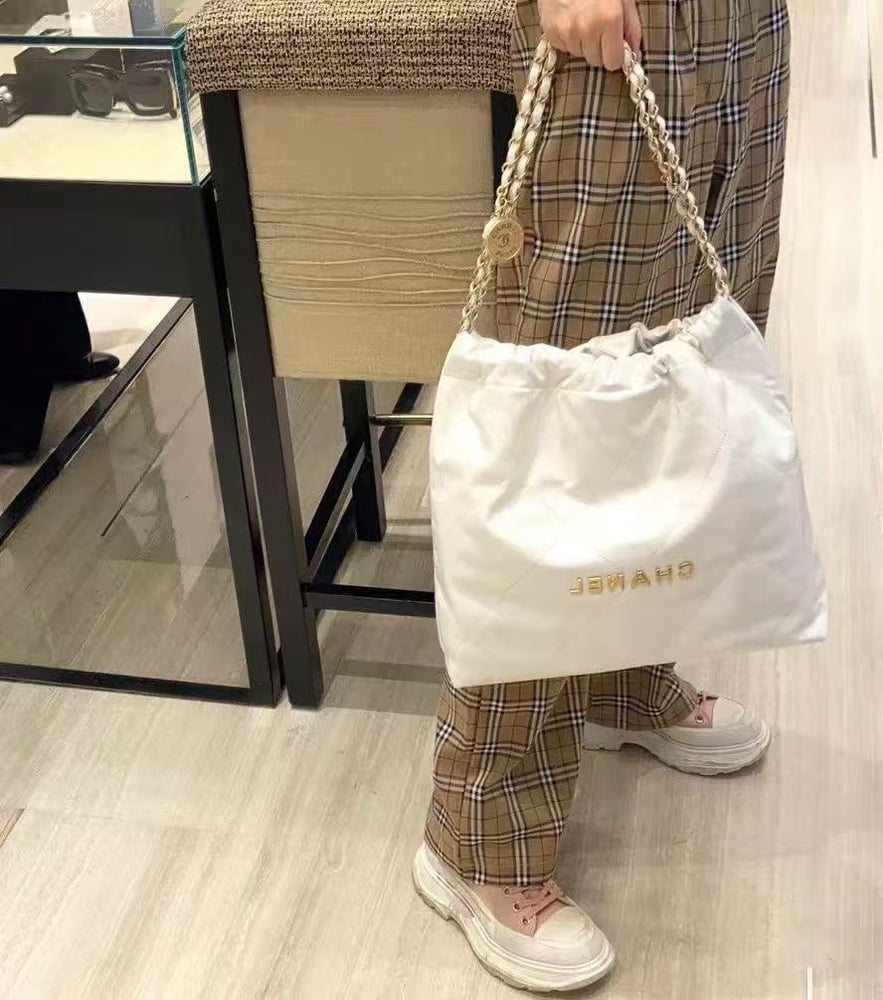 CHANEL 22HAND BAG size 35cm