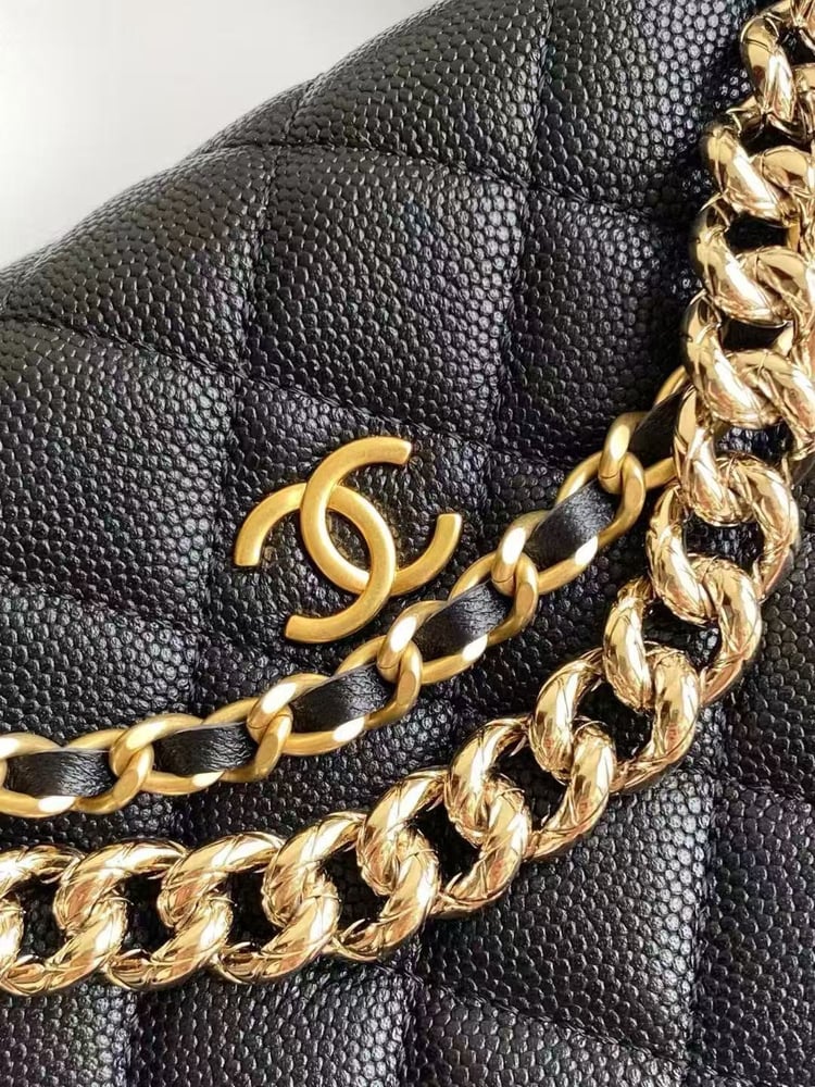 CHANEL 24s size 18cm