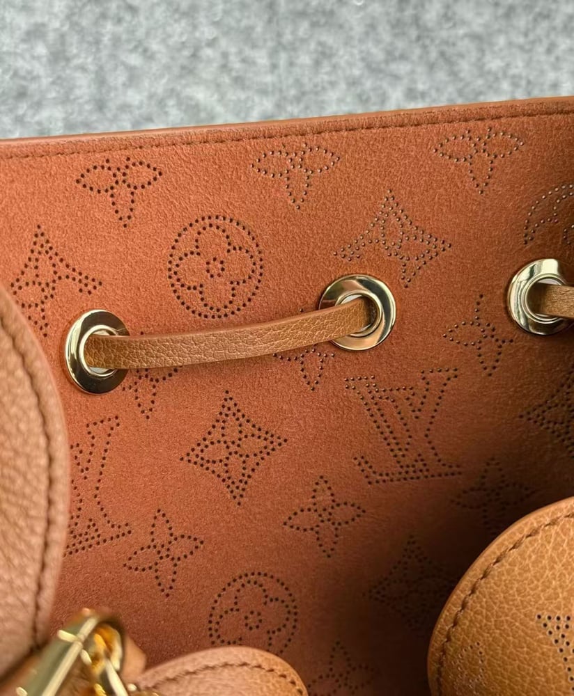 LOUIS VUITTON MONOGRAM size 22cm