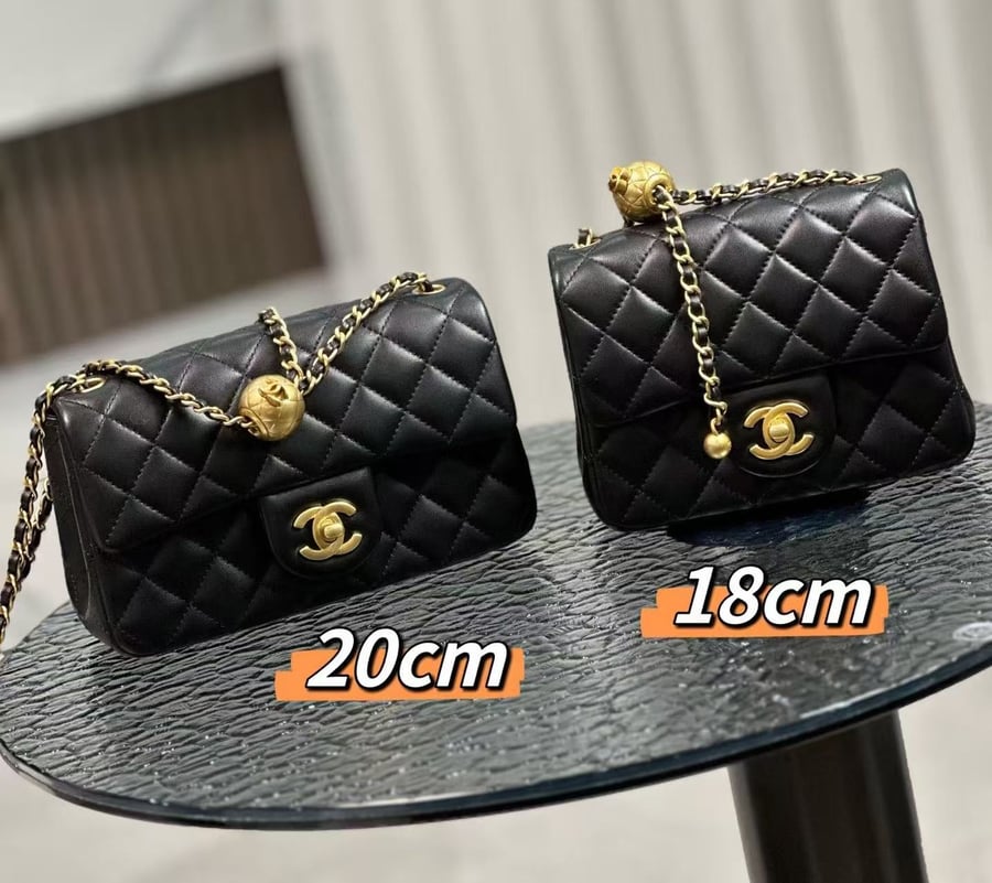 CHANEL FLAP BAG size 20cm