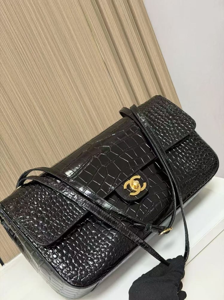 CHANEL 26A size 32cm