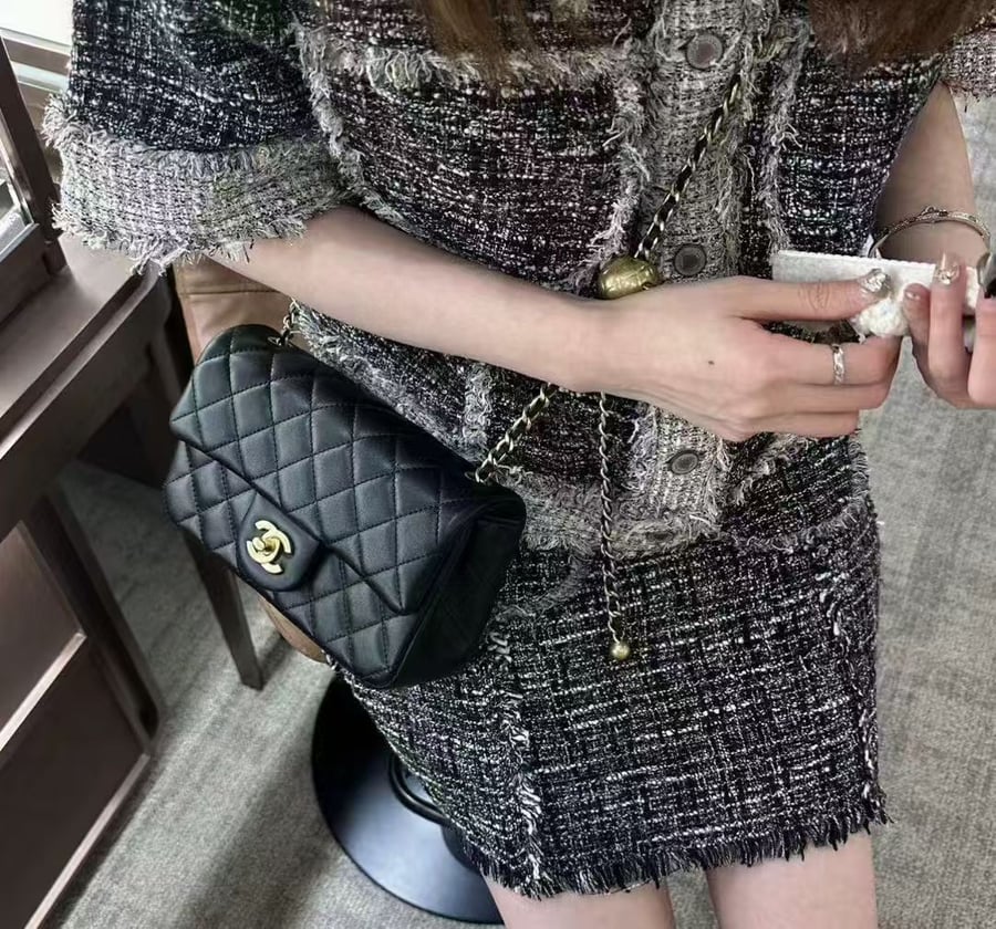 CHANEL FLAP BAG size 20cm