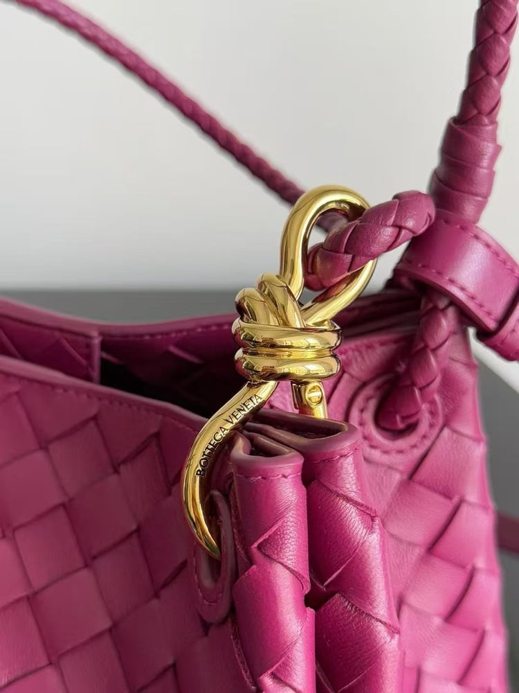 BOTTEGA VENETA Parachute size29.5cm