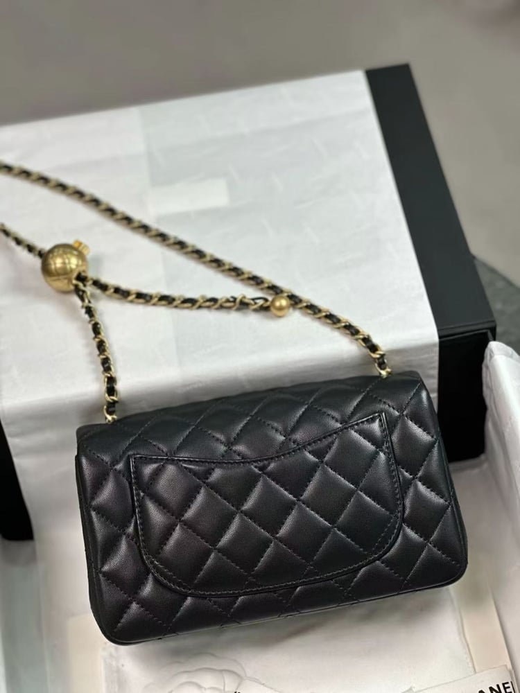 CHANEL FLAP BAG size 20cm