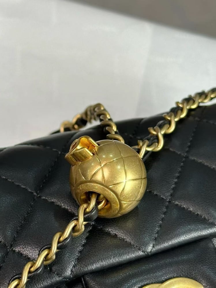 CHANEL FLAP BAG size 20cm