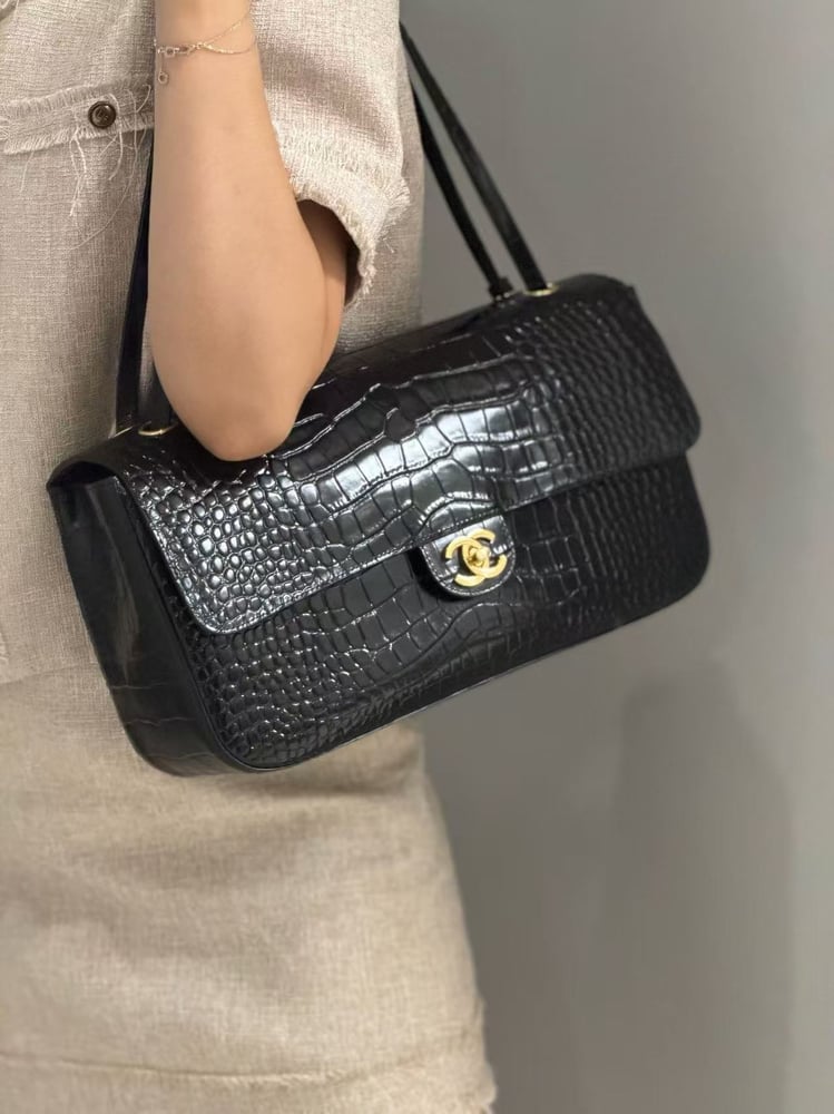 CHANEL 26A size 32cm