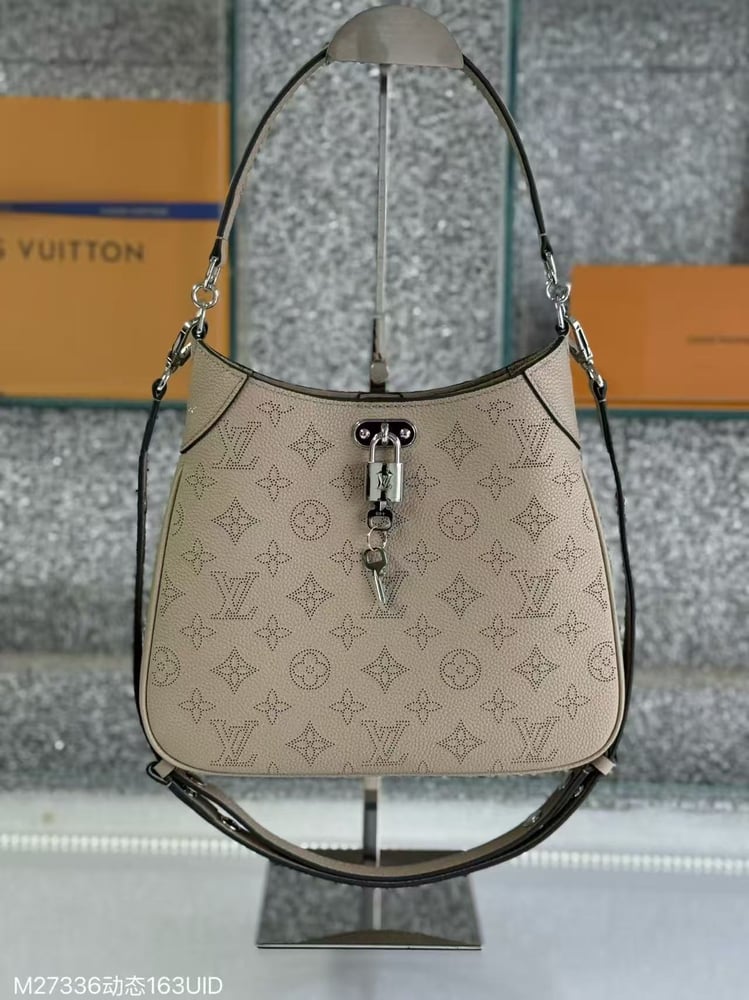 LOUIS VUITTON MONOGRAM size 25cm