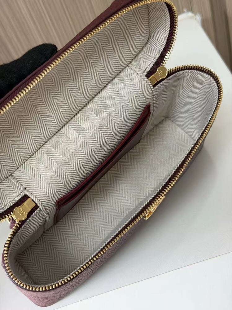 CHANEL 26A size 23cm