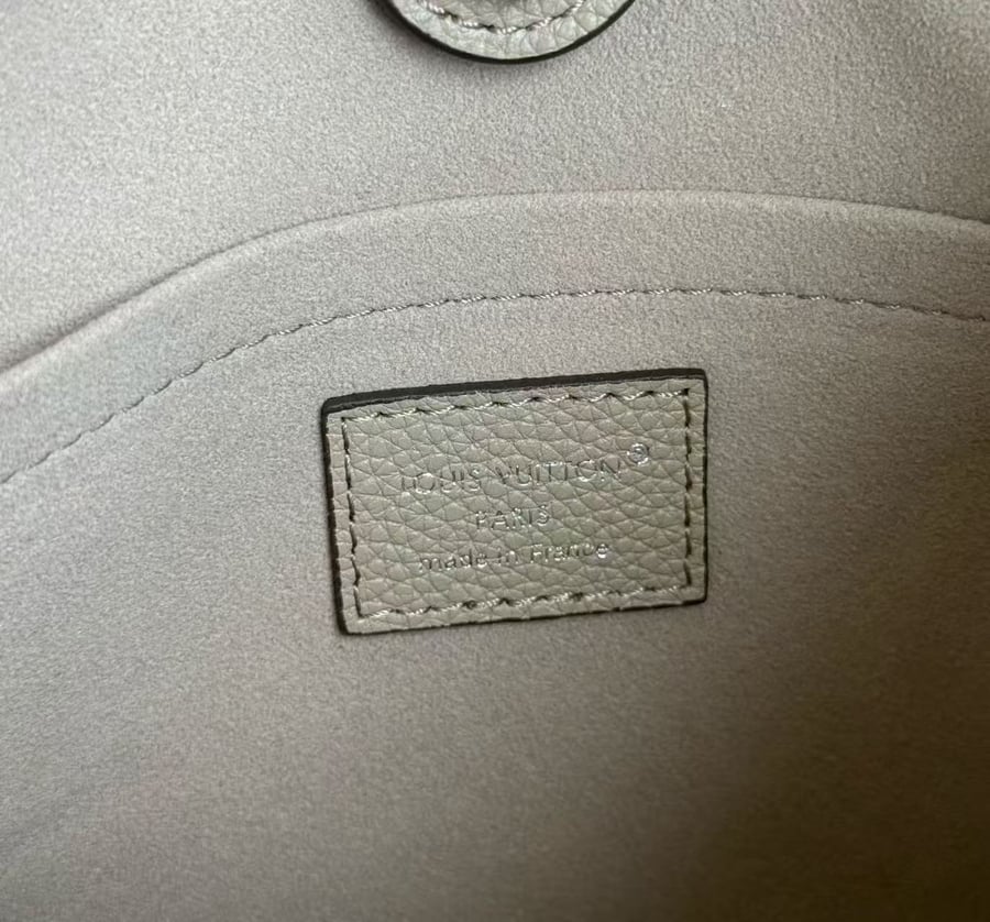 LOUIS VUITTON MONOGRAM size 25cm