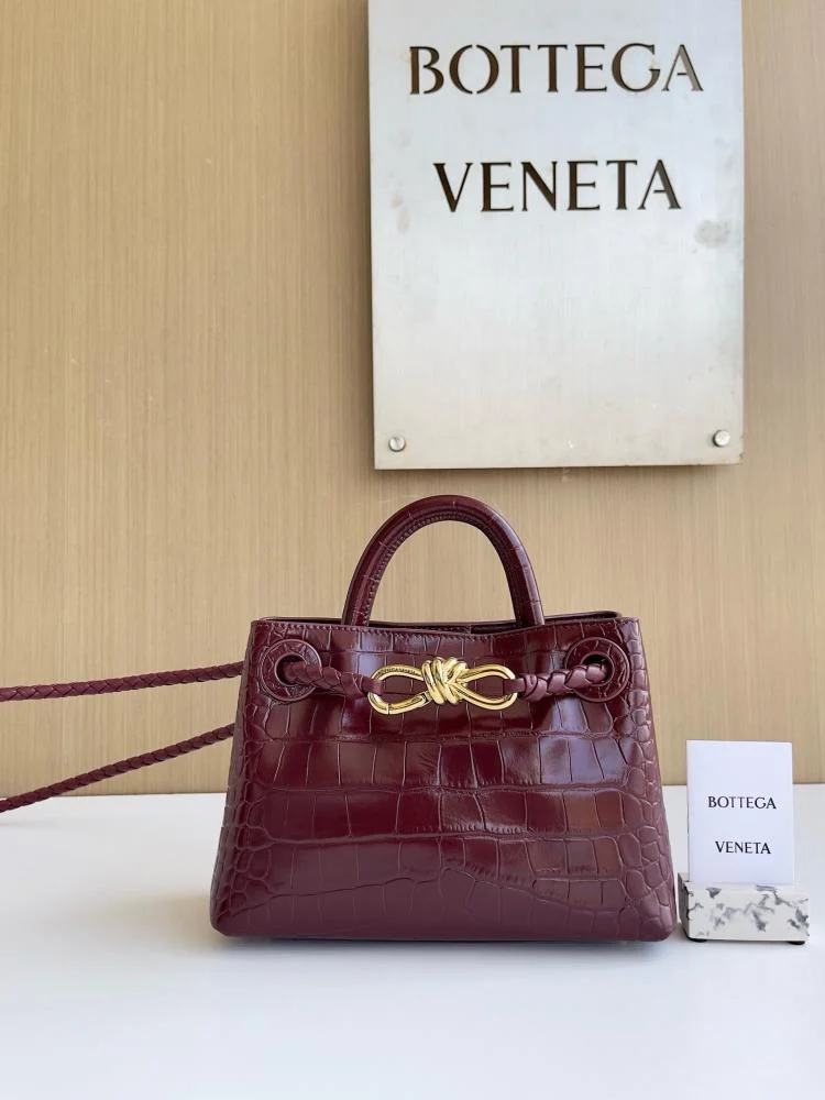 Bottega Veneta  ANDIAMO size 22cm