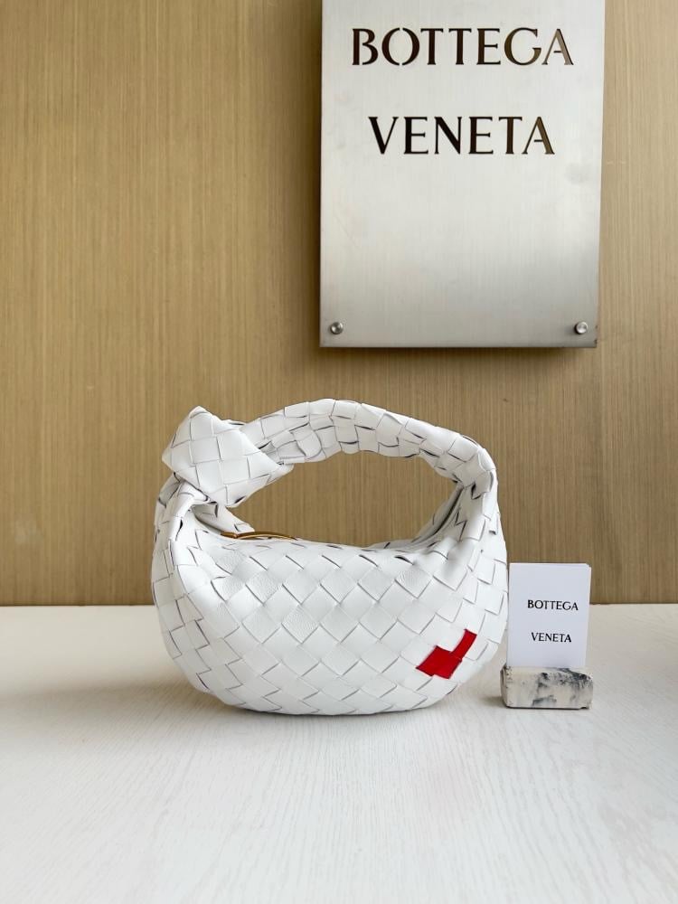 Bottega Veneta Jodie size 23cm