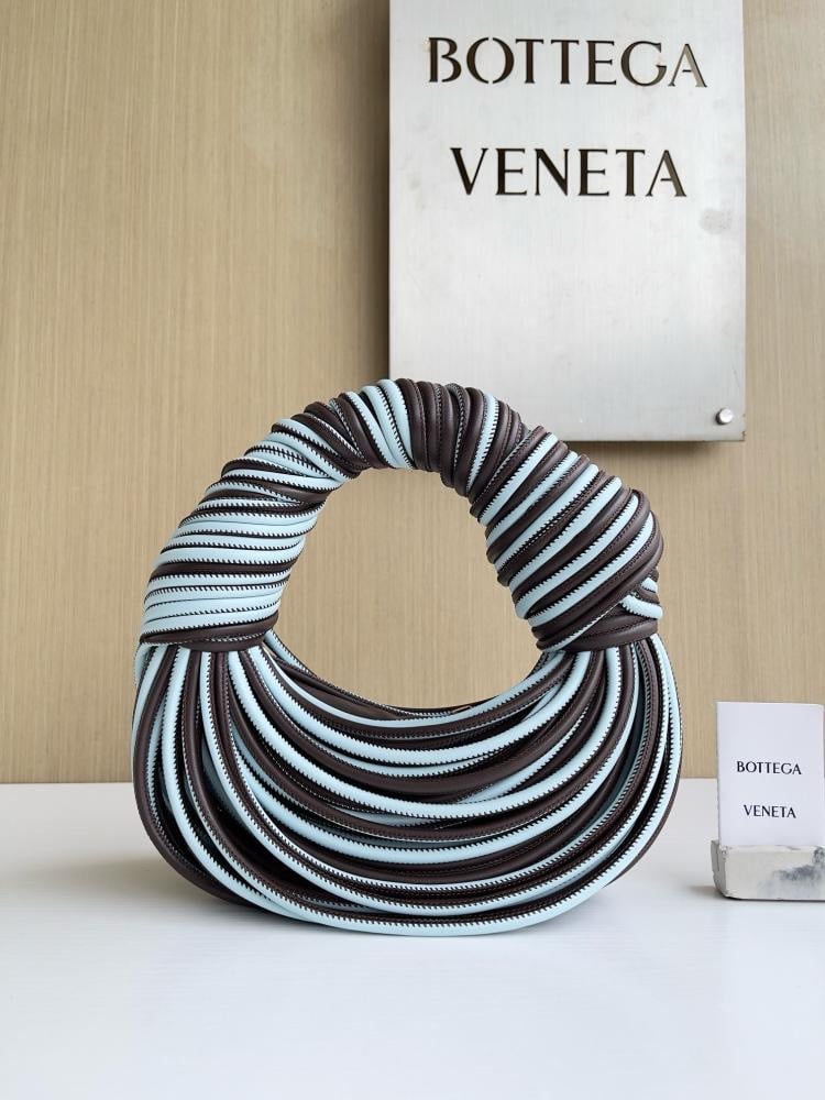 Bottega Veneta jodie size 23cm