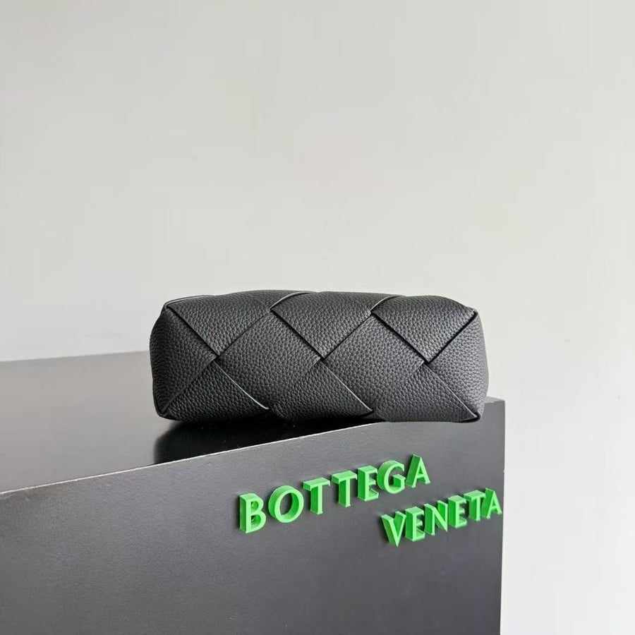Bottega Veneta Diego size 22cm
