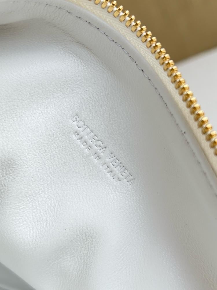Bottega Veneta Wallace size 22cm