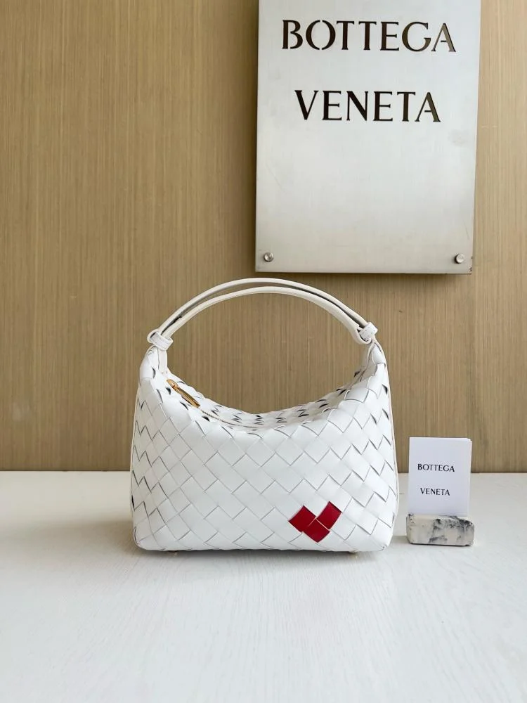 Bottega Veneta Wallace size 22cm