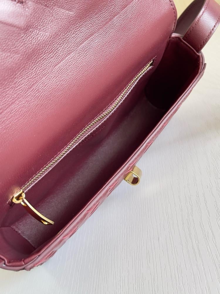 Bottega Veneta Andiamo size 21.5cm