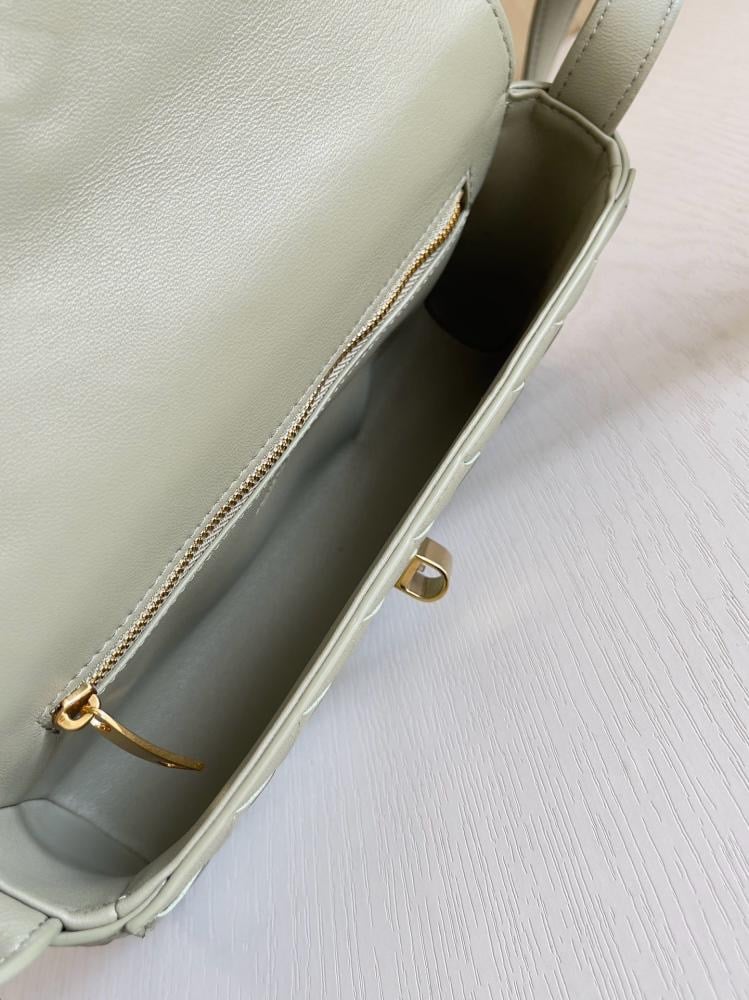 Bottega Veneta Andiamo size 21.5cm