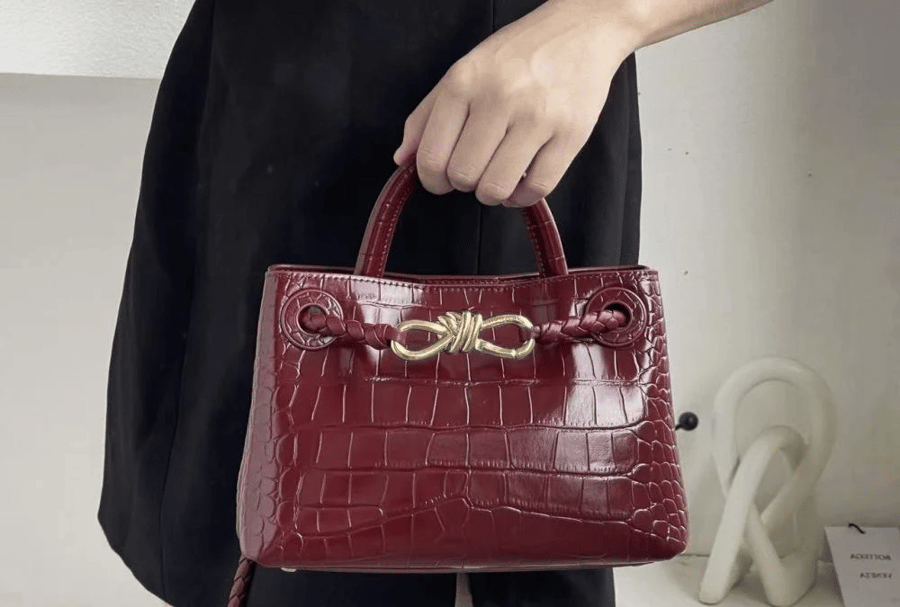 Bottega Veneta  ANDIAMO size 22cm