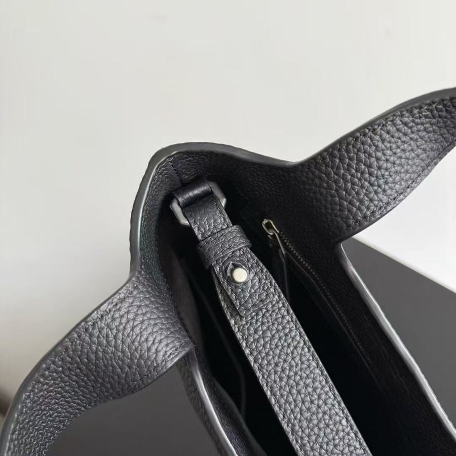 Bottega Veneta Diego size 22cm