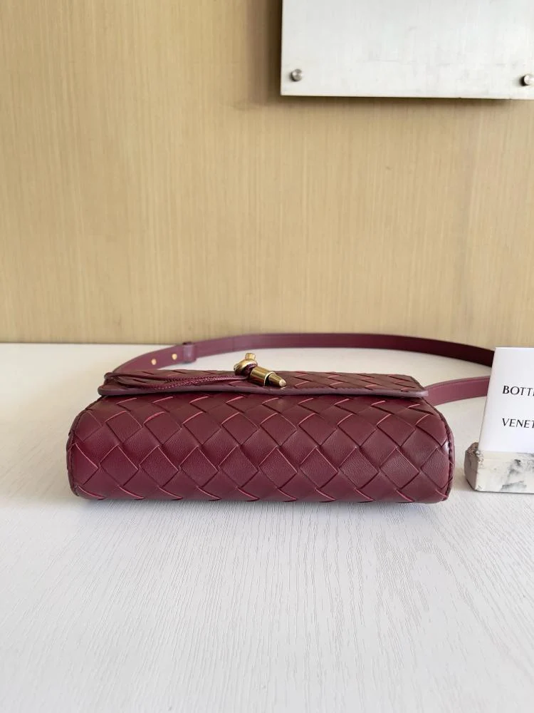 Bottega Veneta Andiamo size 21.5cm