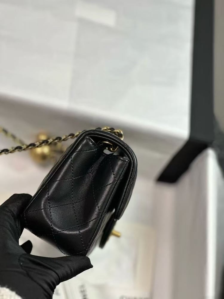 CHANEL FLAP BAG size 20cm
